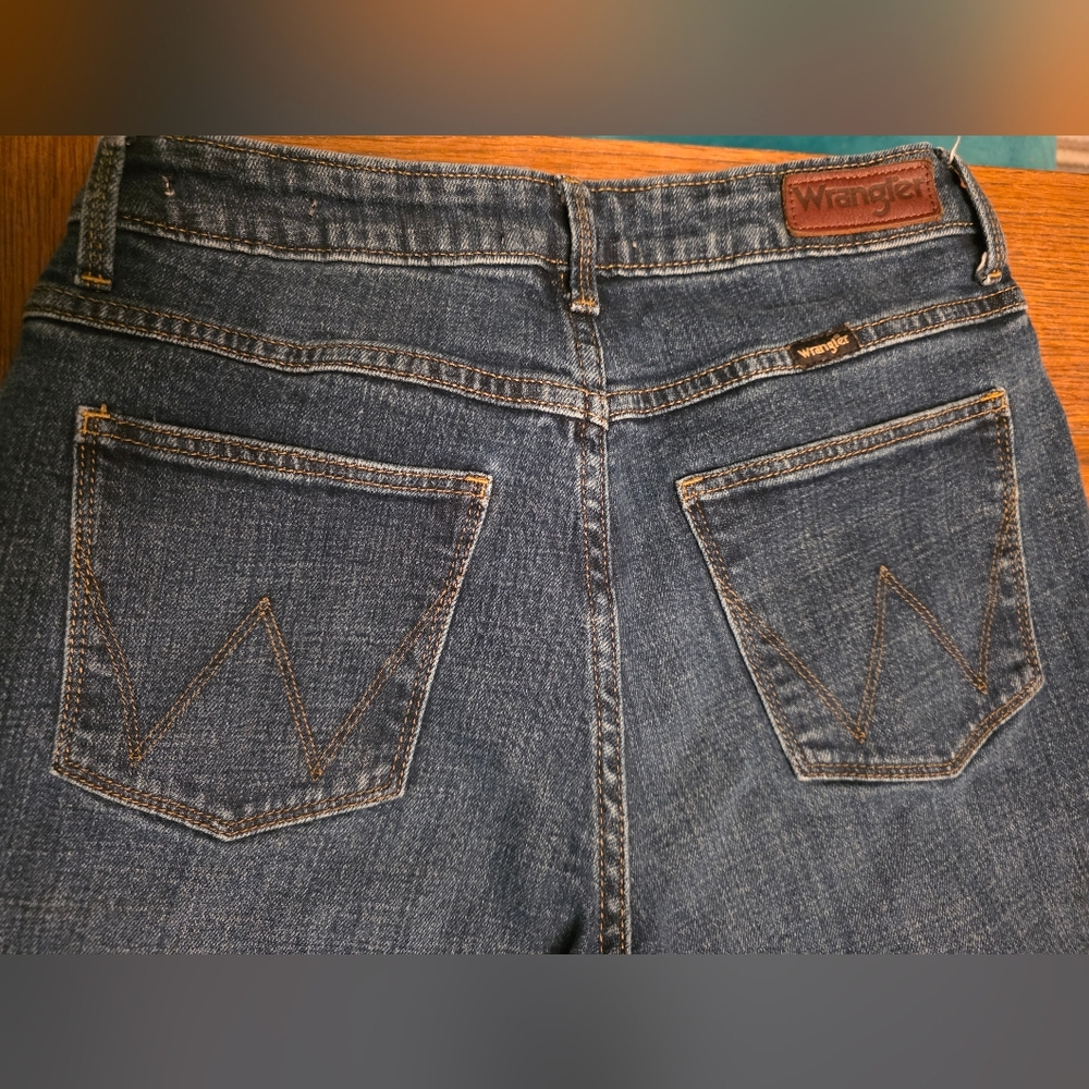 Wrangler Fierce Flare Jeans. Sz 4 (28" Waist) 32" Inseam. - Picture 10 of 12
